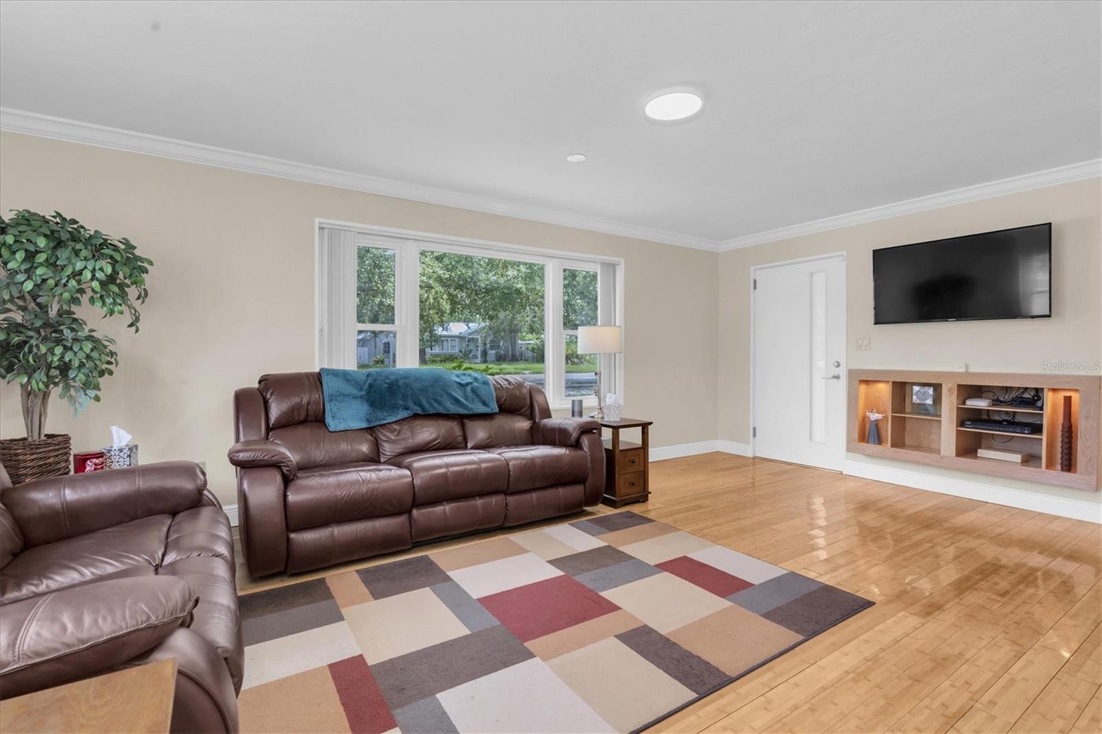 Image 6 of 59 For 4062 9th Avenue N