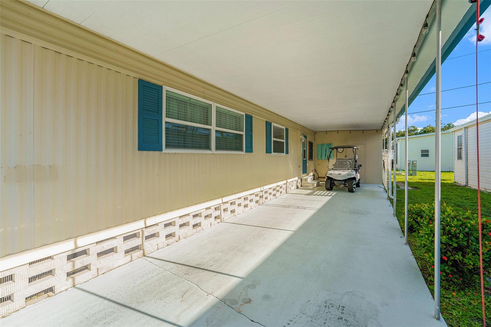 Image 19 of 27 For 34527 Violet Drive N