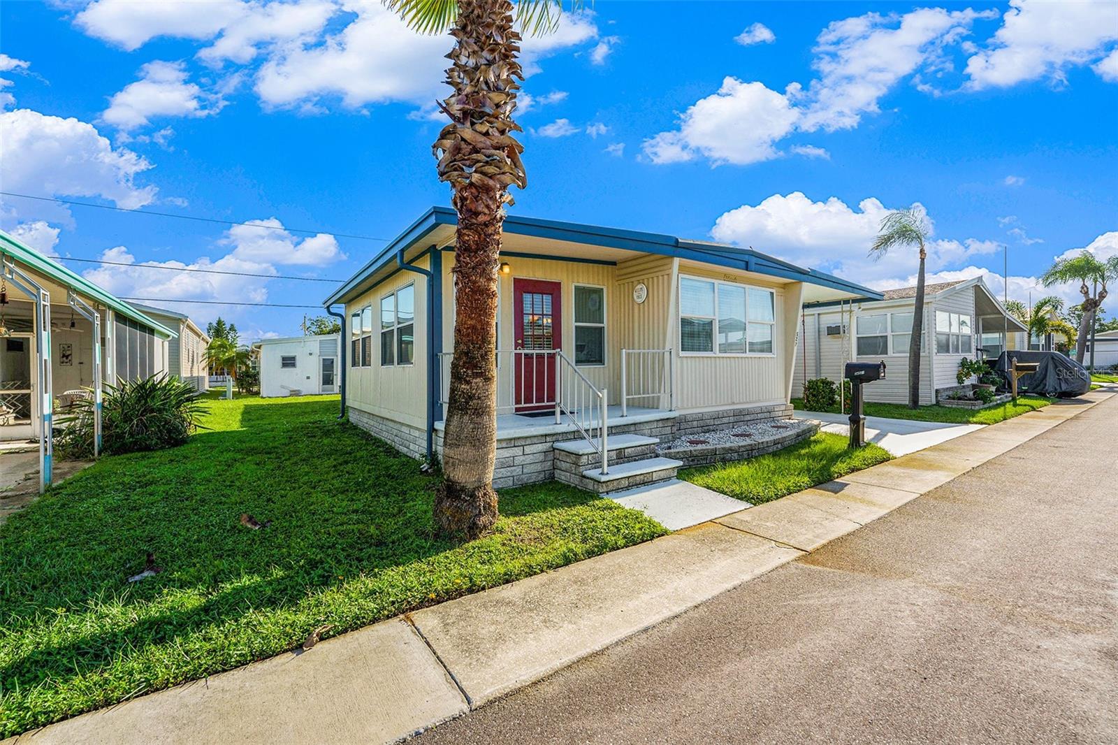 Image 23 of 27 For 34527 Violet Drive N
