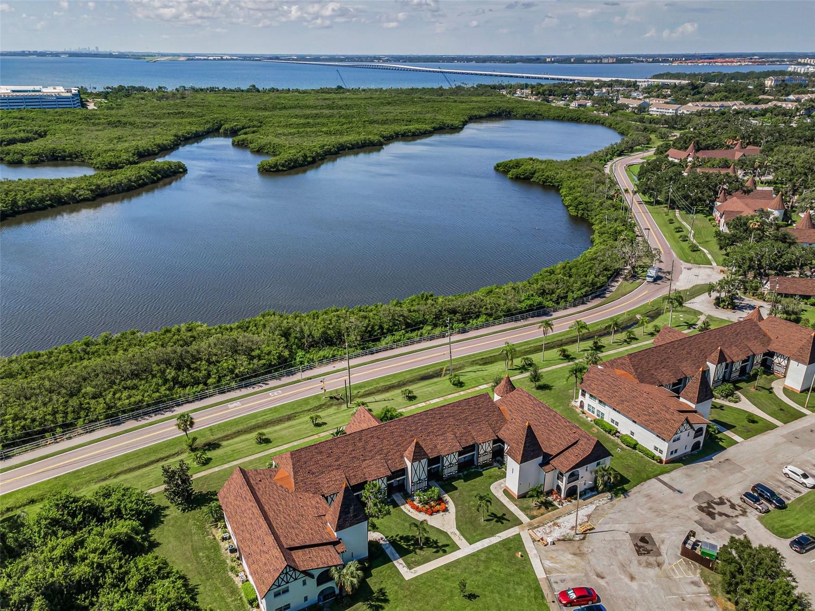 Image 14 of 93 For 320 Bayshore Boulevard 107