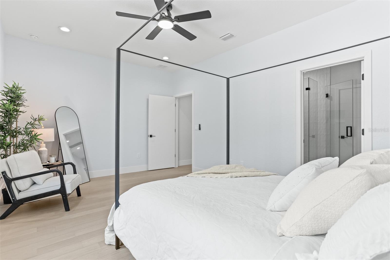 Image 16 of 28 For 2512 Chestnut Street 2