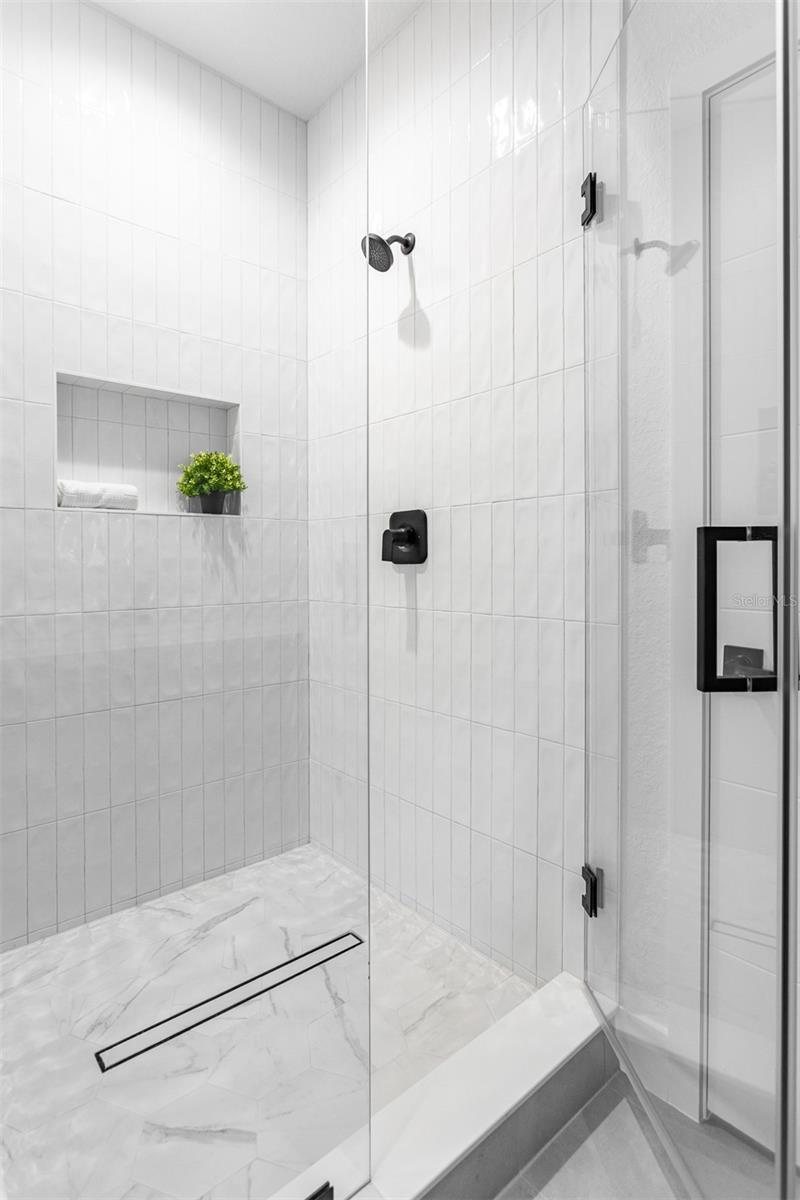 Image 18 of 28 For 2512 Chestnut Street 2