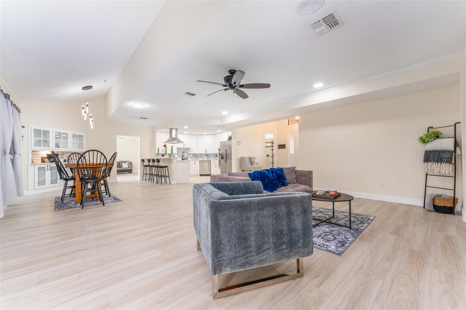 Image 13 of 59 For 6151 Silver Oaks Drive