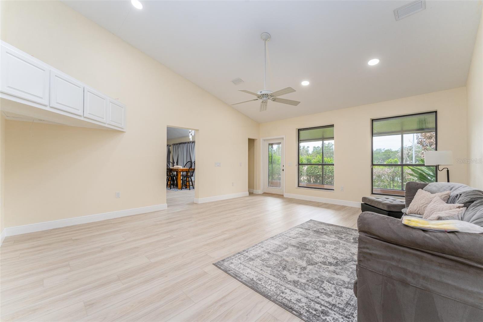 Image 20 of 59 For 6151 Silver Oaks Drive