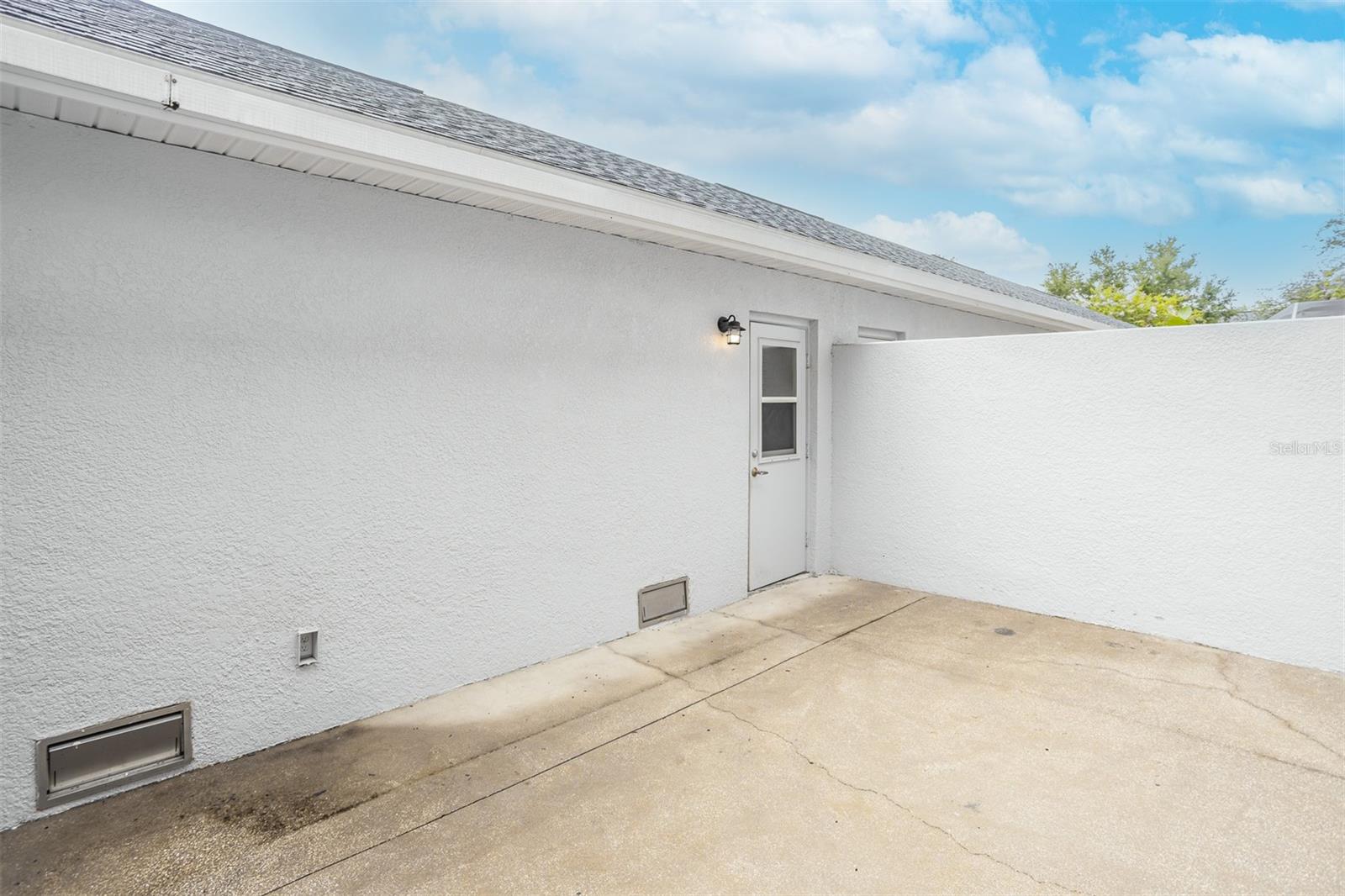 Image 32 of 46 For 7307 Saint Patrick Street E