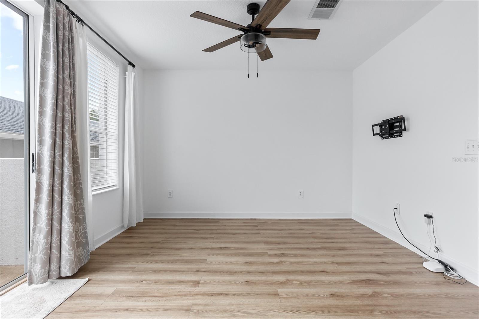 Image 6 of 46 For 7307 Saint Patrick Street E