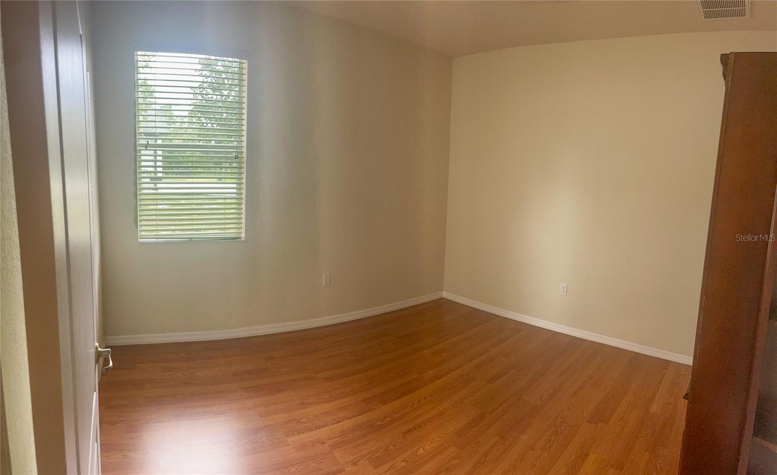 Listing photo id 4 for 7243 Bahama Swallow Avenue