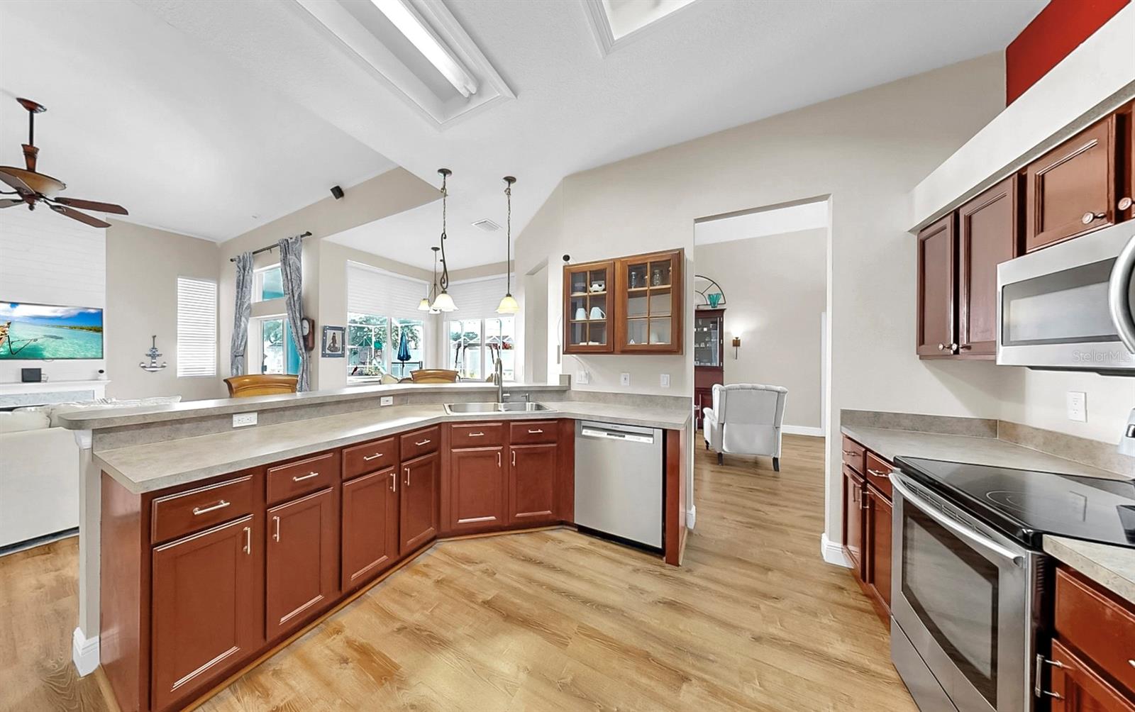Image 12 of 30 For 4404 Castlebar Way