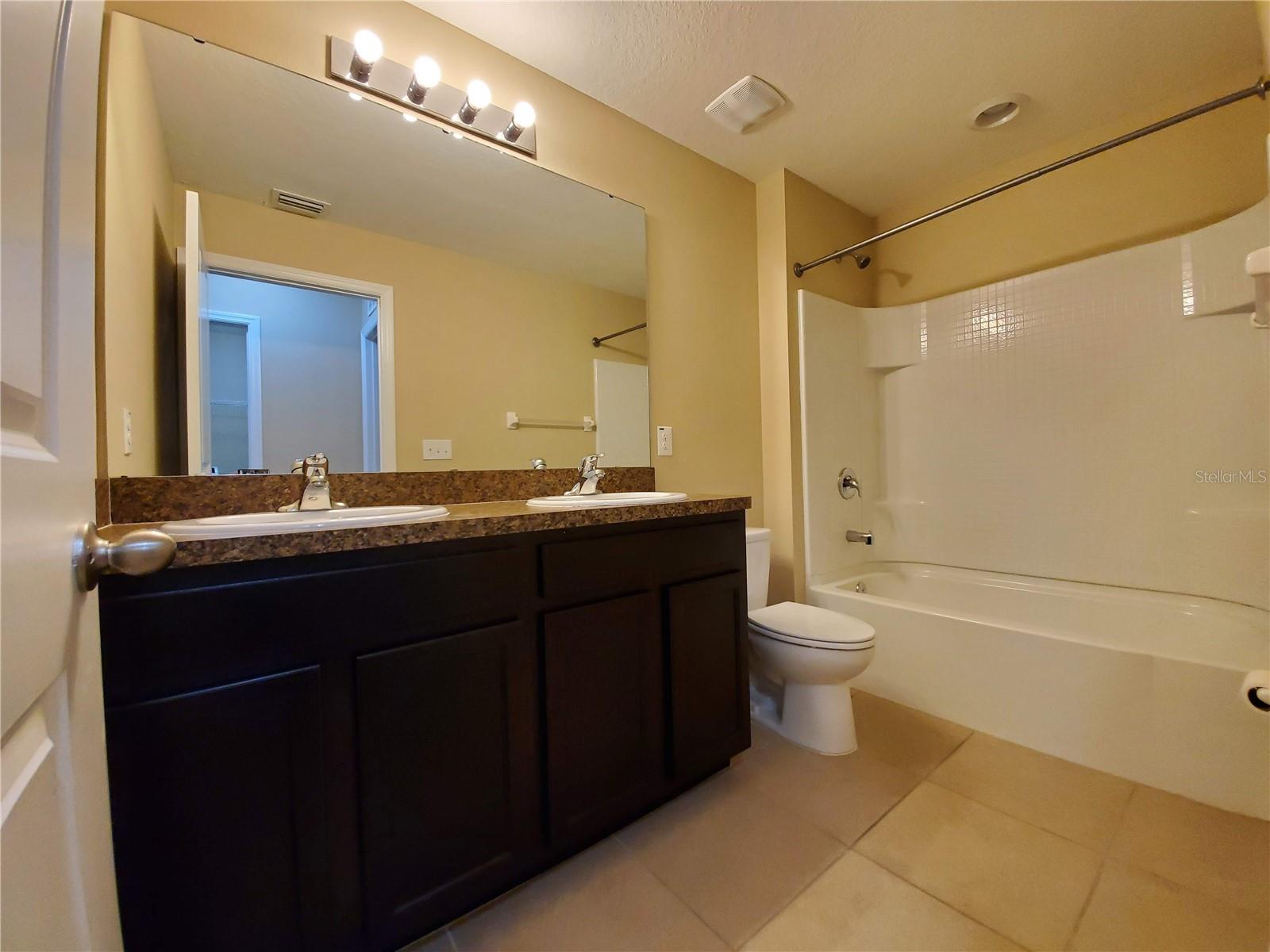 Image 21 of 34 For 7519 Tuscan Bay Circle