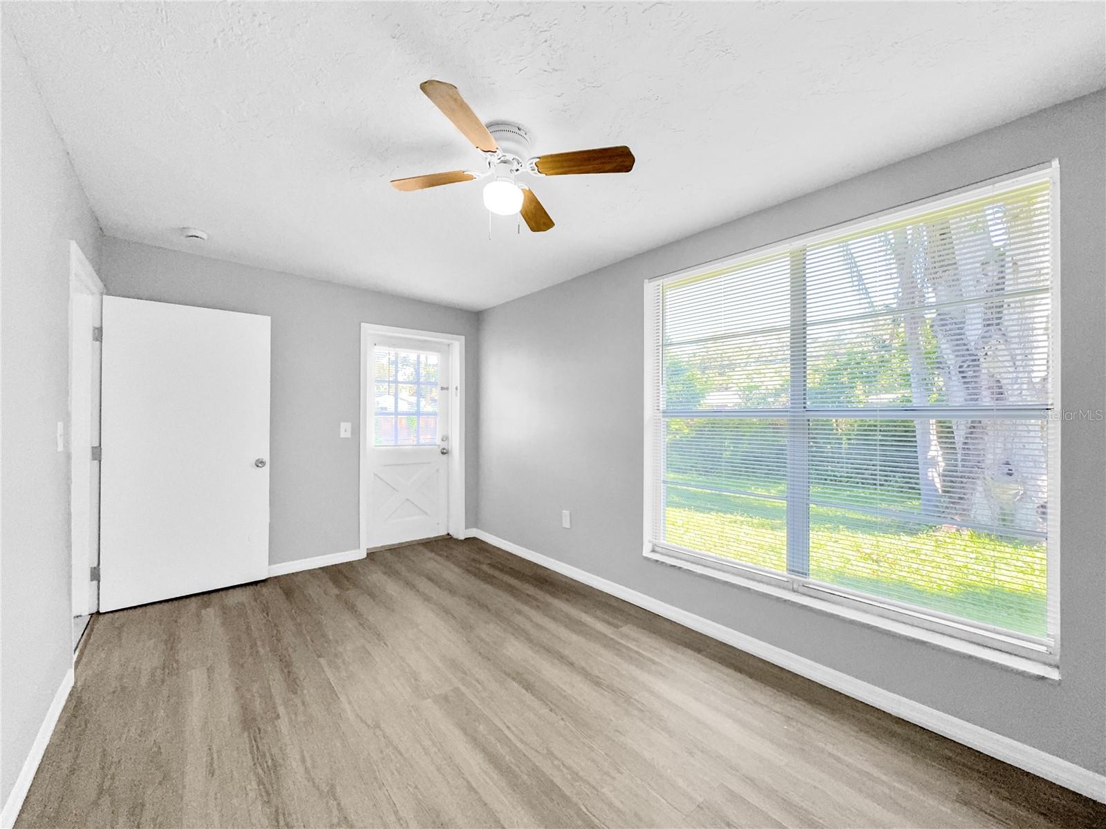 Image 7 of 16 For 928 Parkwood Drive