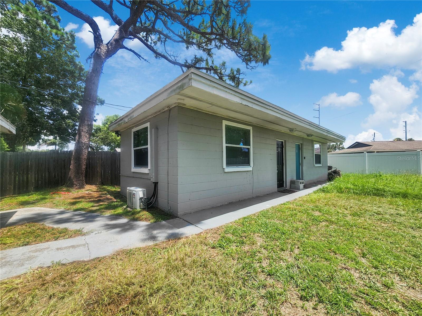 Listing photo id 12 for 1956 Mcmullen Road 1