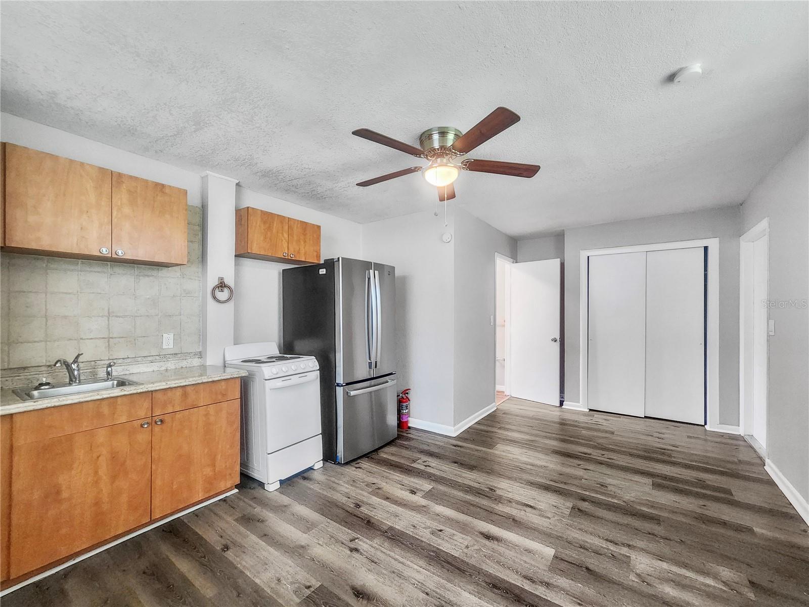 Listing photo id 2 for 1956 Mcmullen Road 1