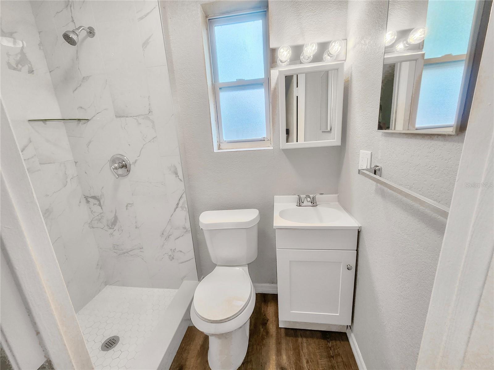 Listing photo id 3 for 1956 Mcmullen Road 1