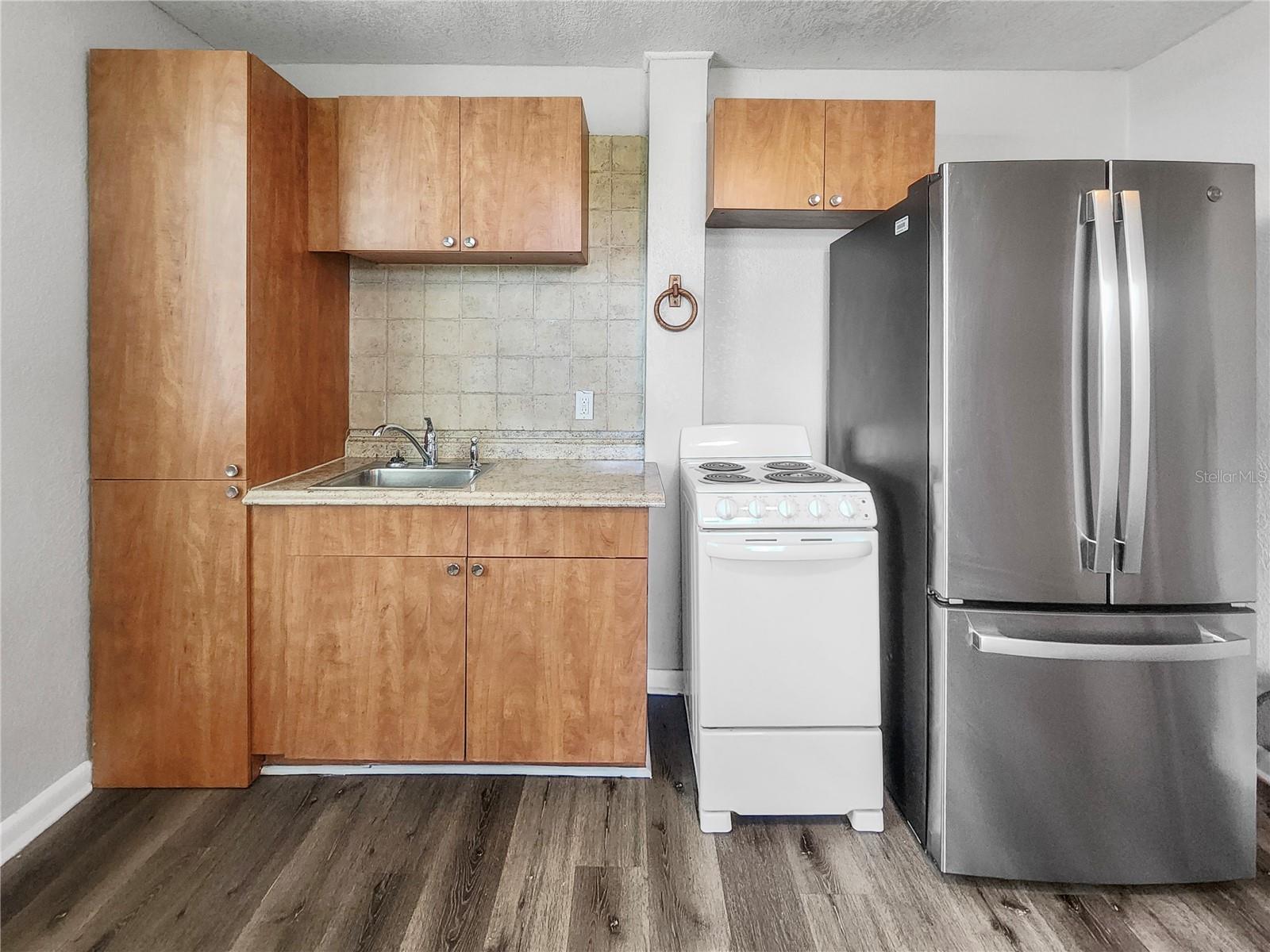 Listing photo id 5 for 1956 Mcmullen Road 1