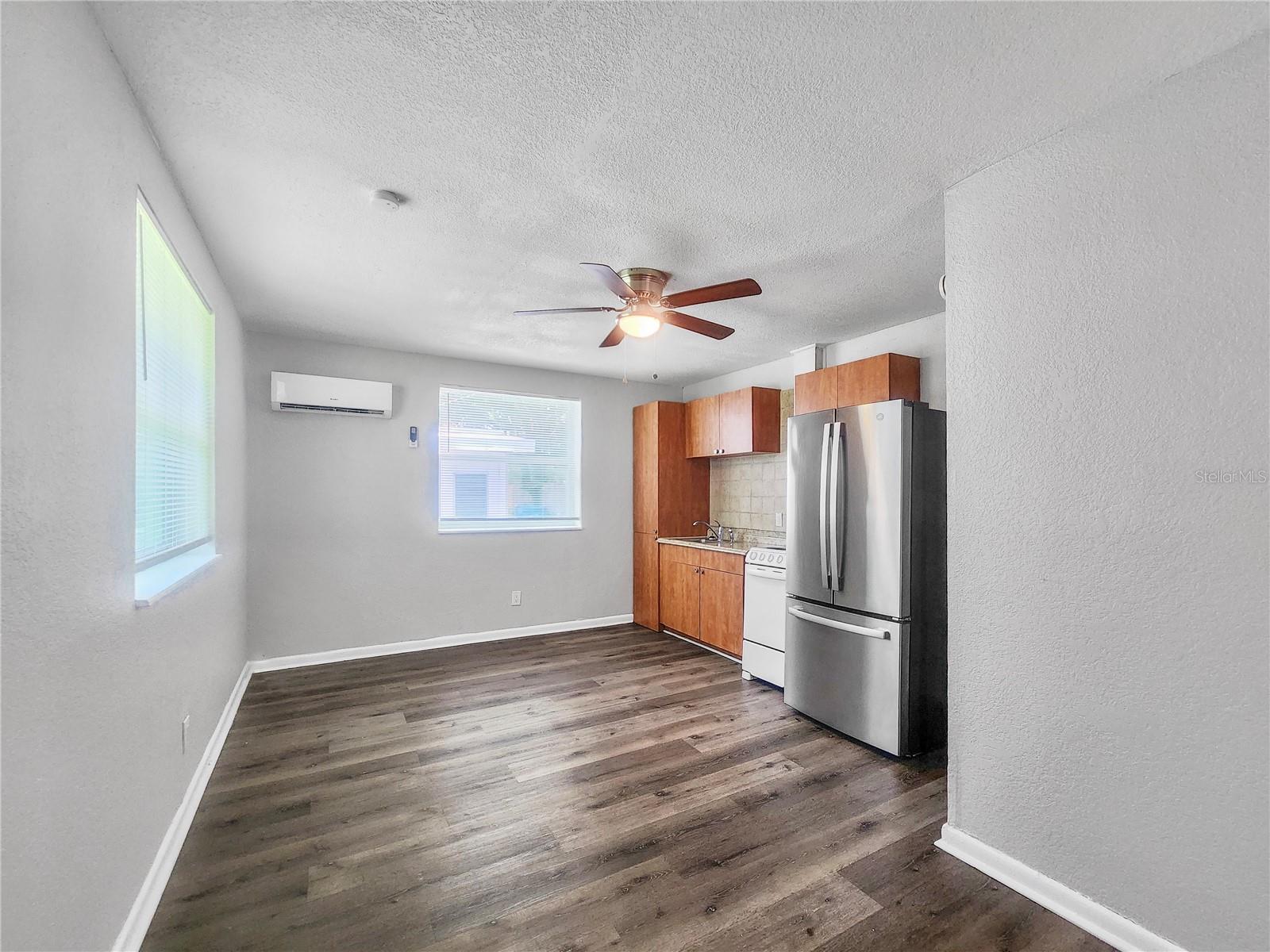 Listing photo id 7 for 1956 Mcmullen Road 1