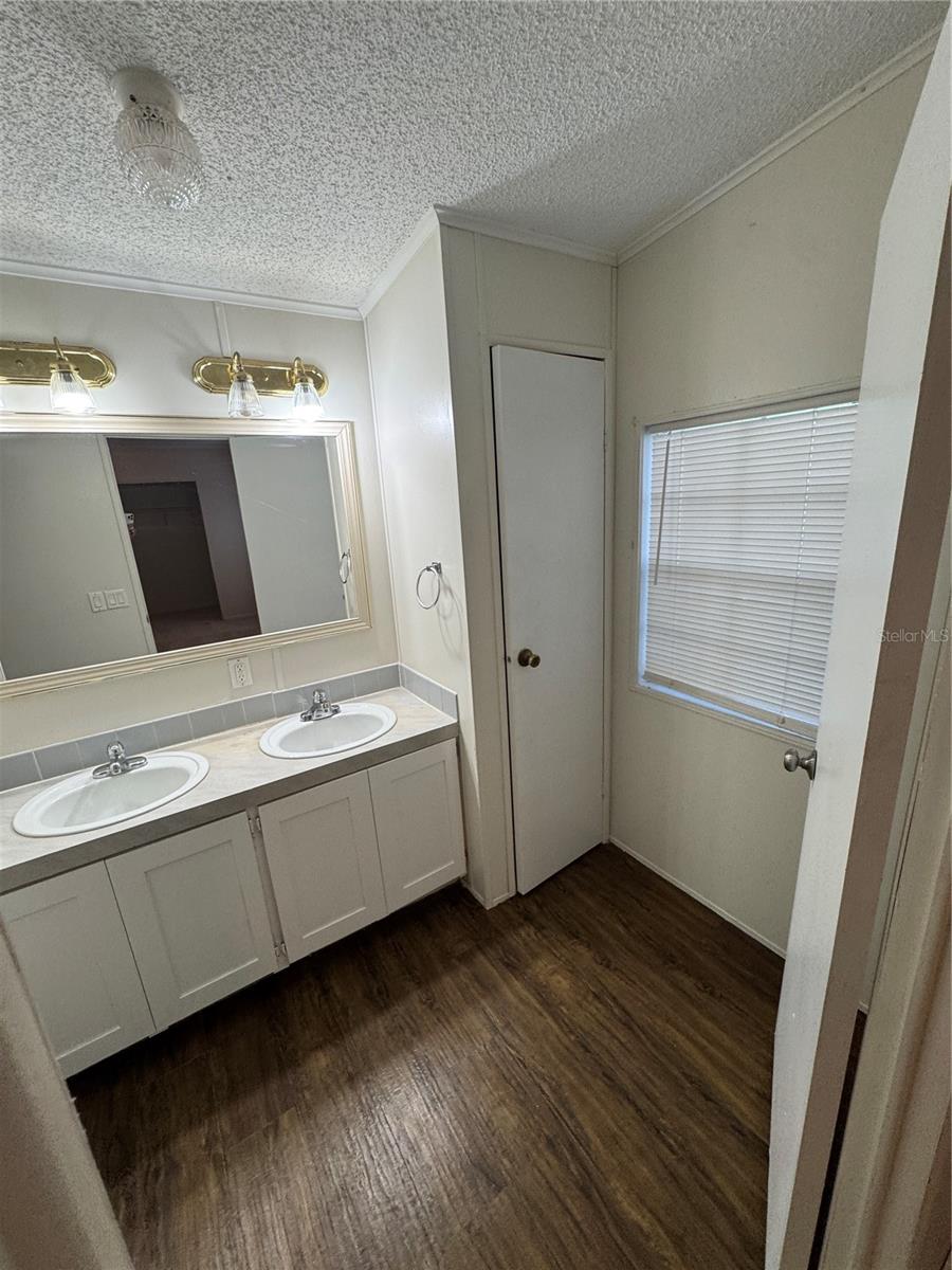 Image 15 of 24 For 5701 33rd Court