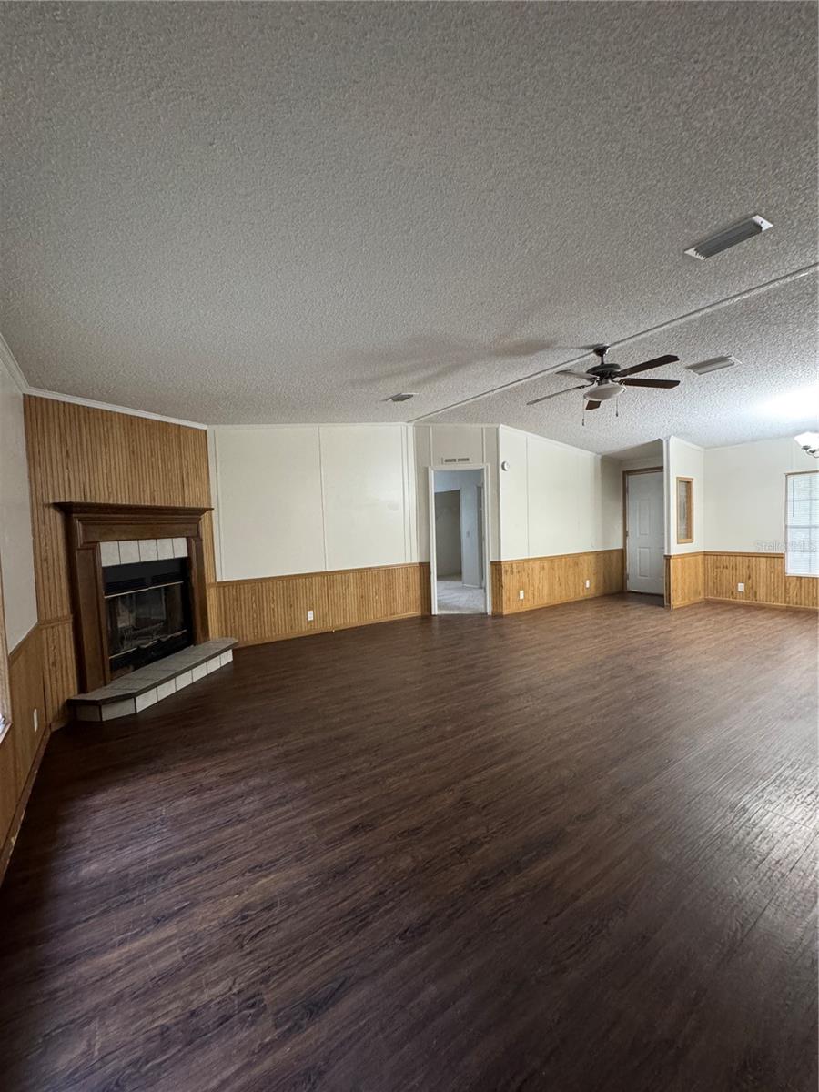 Image 4 of 24 For 5701 33rd Court