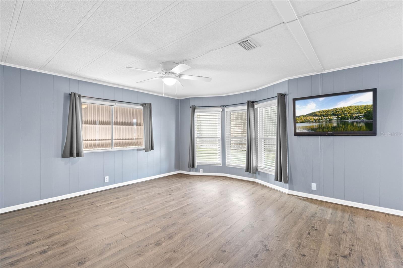 Image 10 of 52 For 245 Pelican Drive N