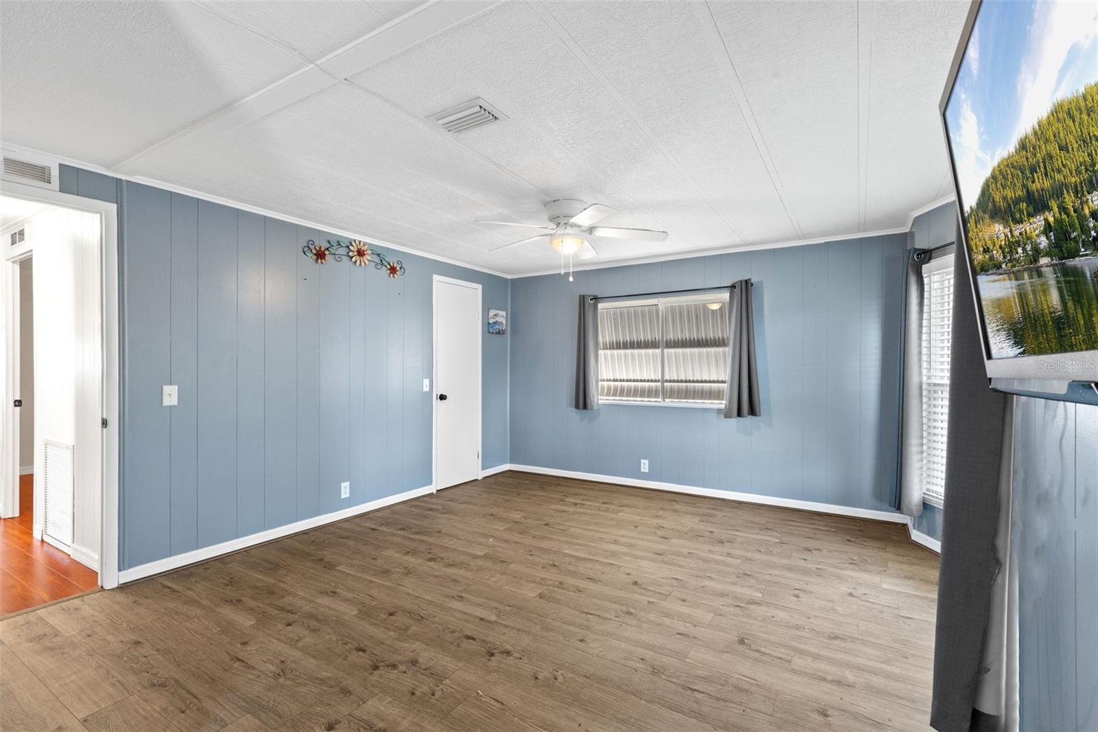 Image 11 of 52 For 245 Pelican Drive N