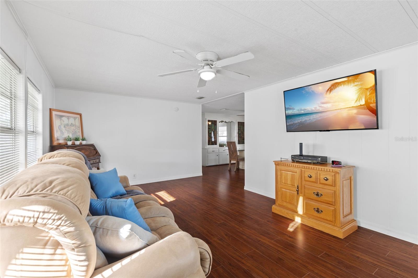 Image 8 of 52 For 245 Pelican Drive N