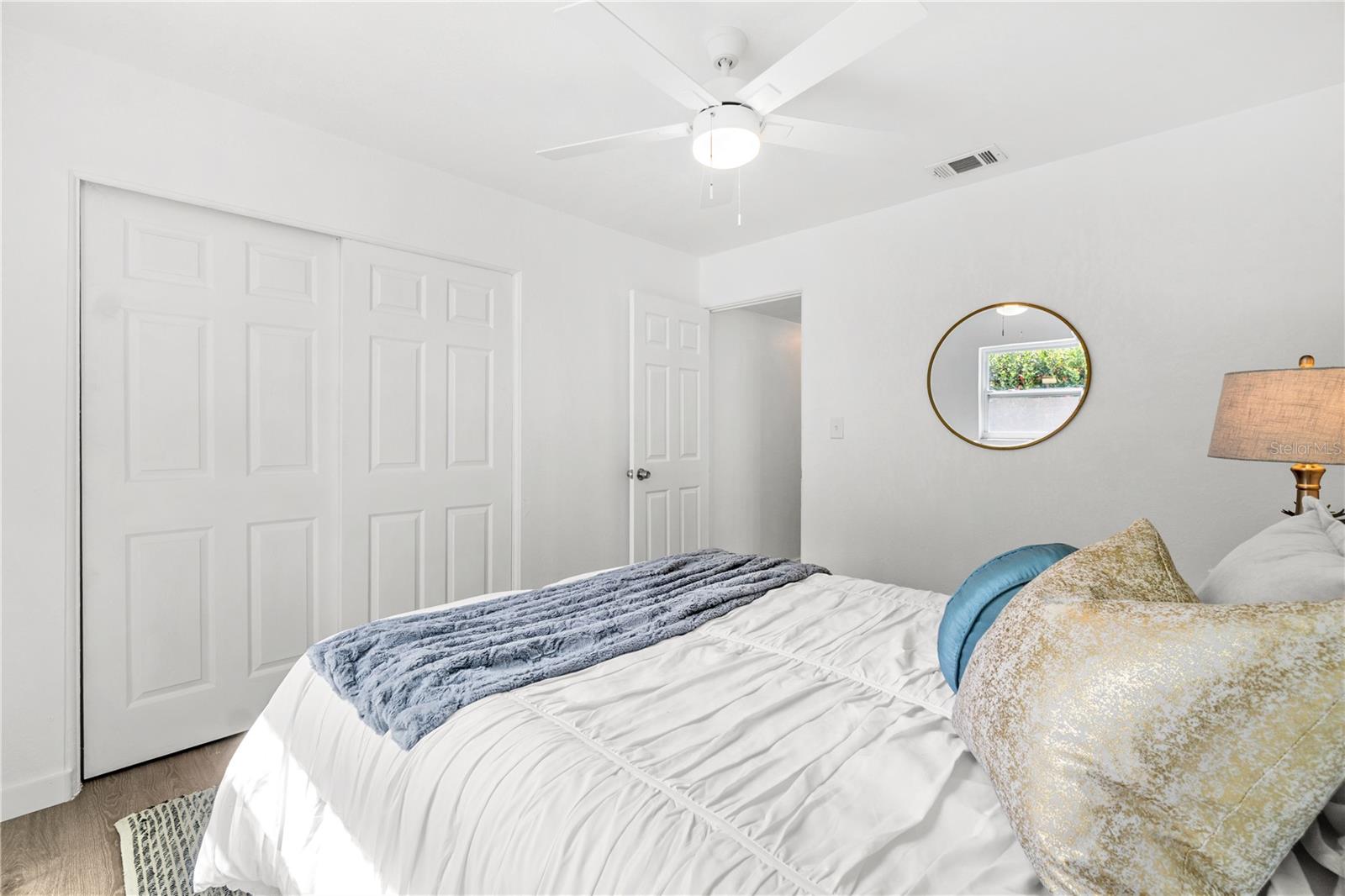 Listing photo id 12 for 5285 32nd Avenue N
