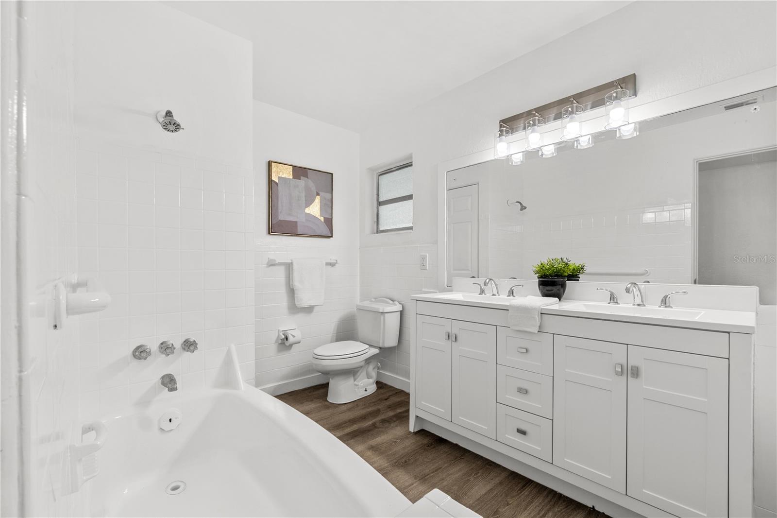Listing photo id 13 for 5285 32nd Avenue N