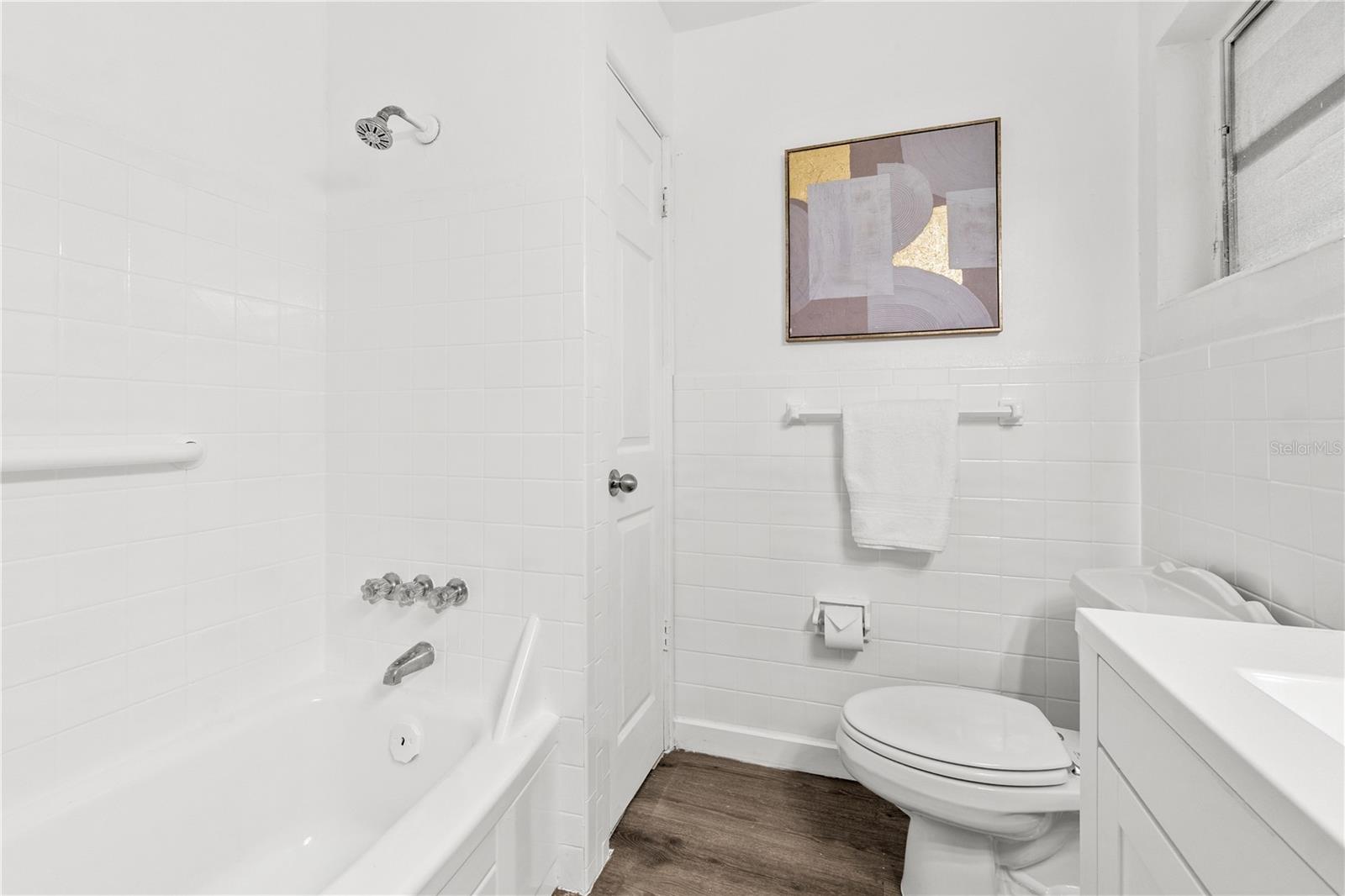 Listing photo id 14 for 5285 32nd Avenue N