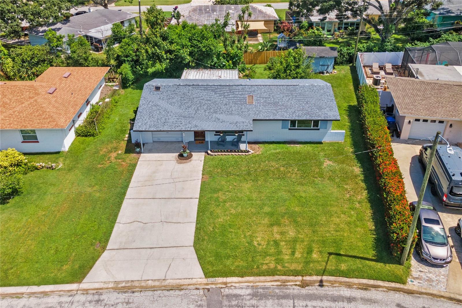 Listing photo id 0 for 5285 32nd Avenue N