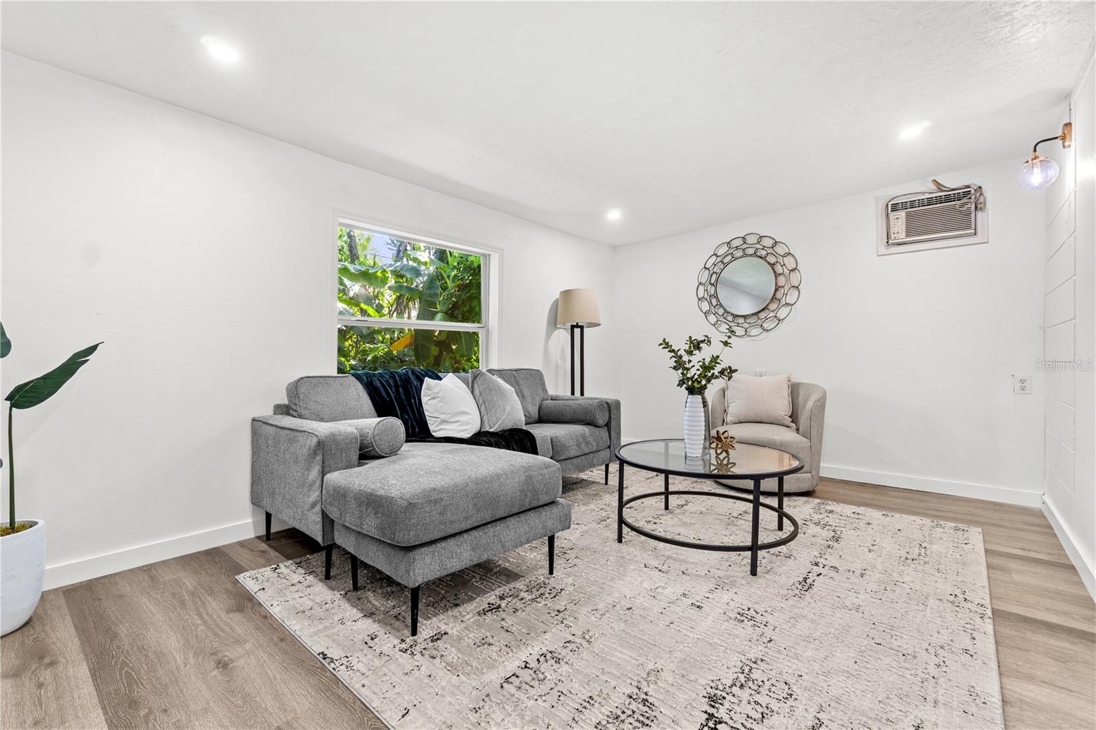 Listing photo id 19 for 5285 32nd Avenue N