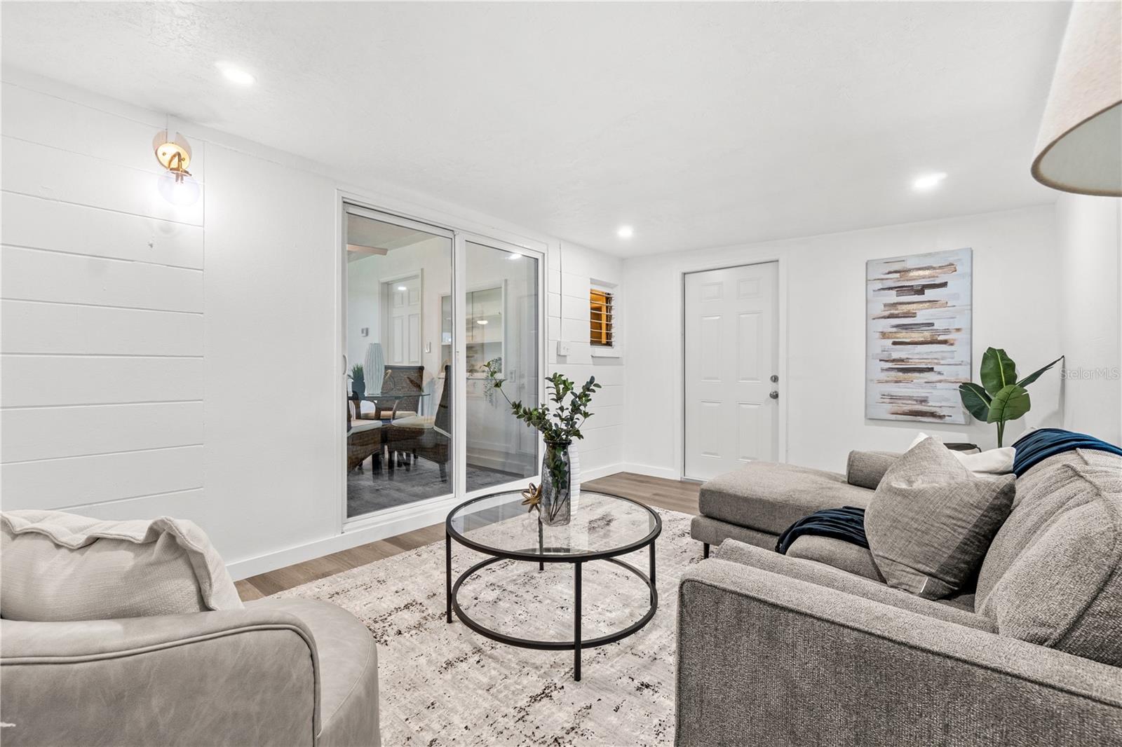 Listing photo id 20 for 5285 32nd Avenue N