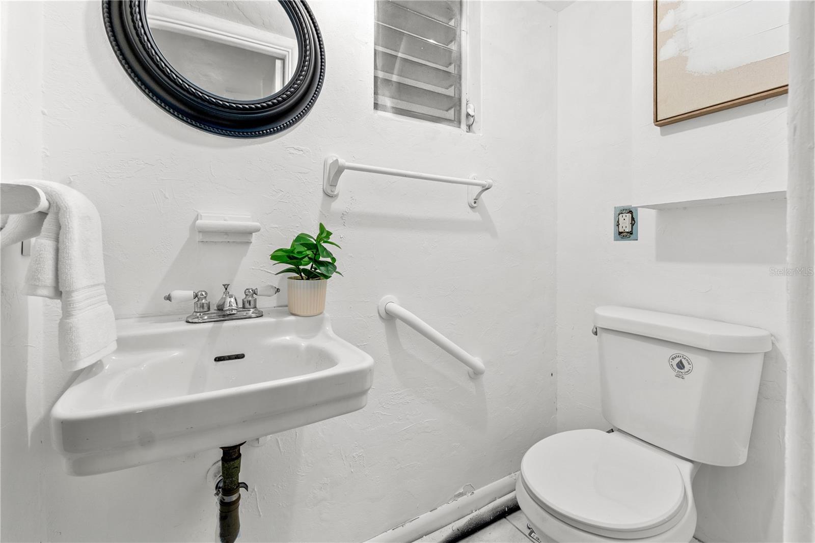 Listing photo id 22 for 5285 32nd Avenue N