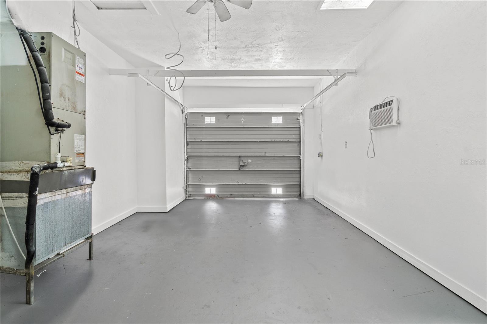 Listing photo id 23 for 5285 32nd Avenue N