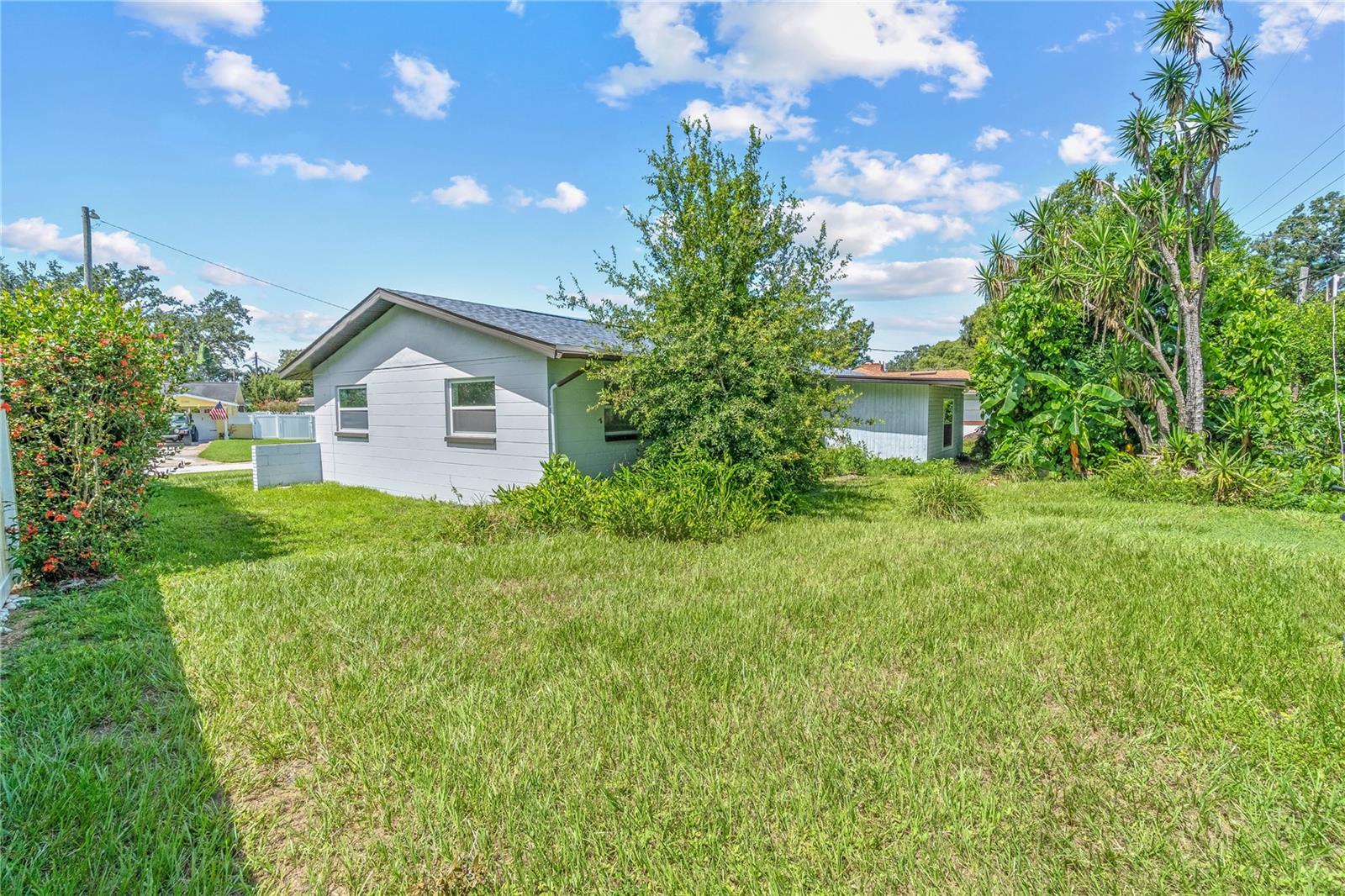 Listing photo id 25 for 5285 32nd Avenue N