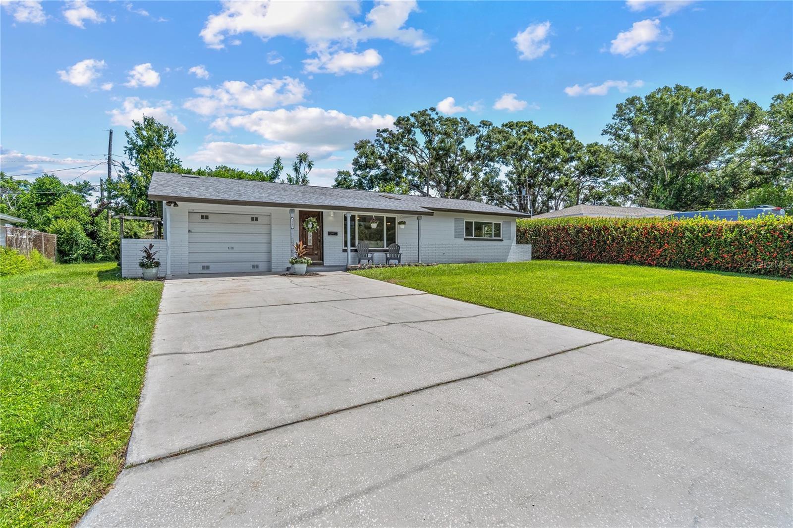 Listing photo id 3 for 5285 32nd Avenue N