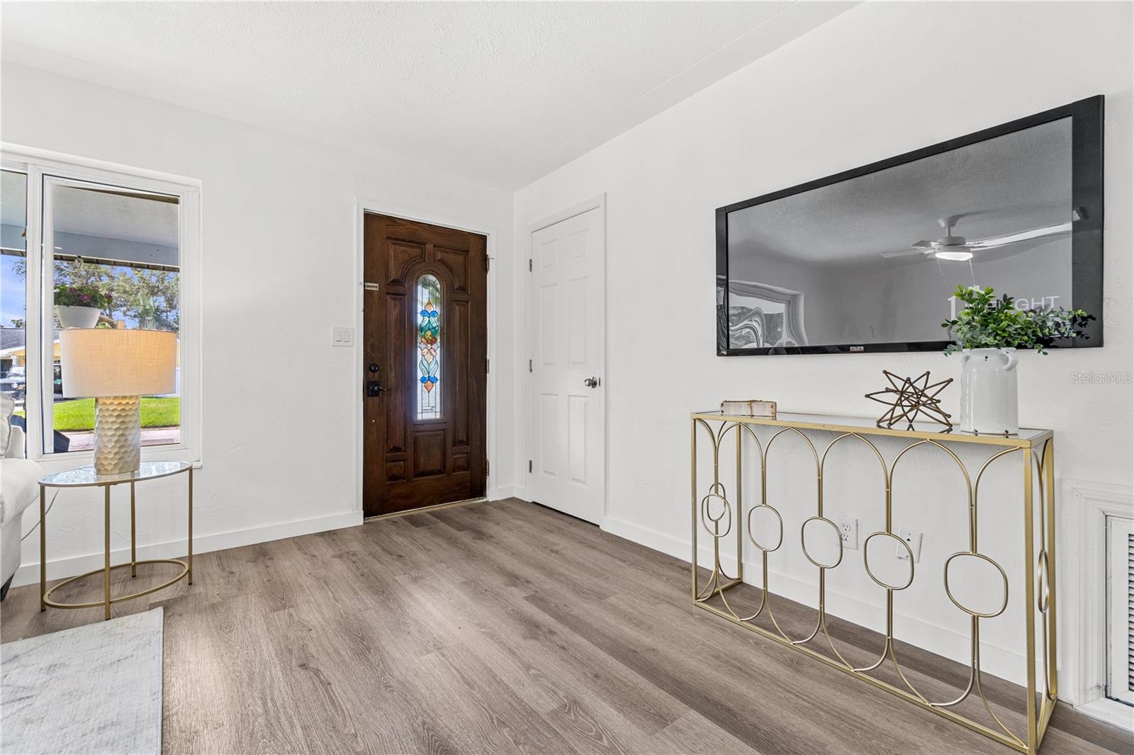 Listing photo id 6 for 5285 32nd Avenue N