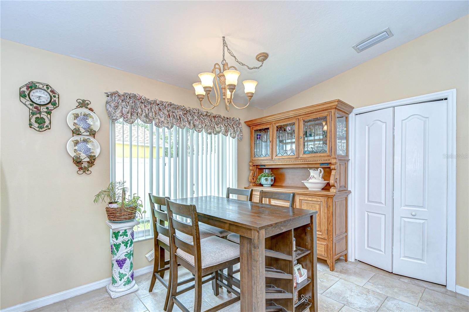 Image 11 of 35 For 24510 Landing Drive