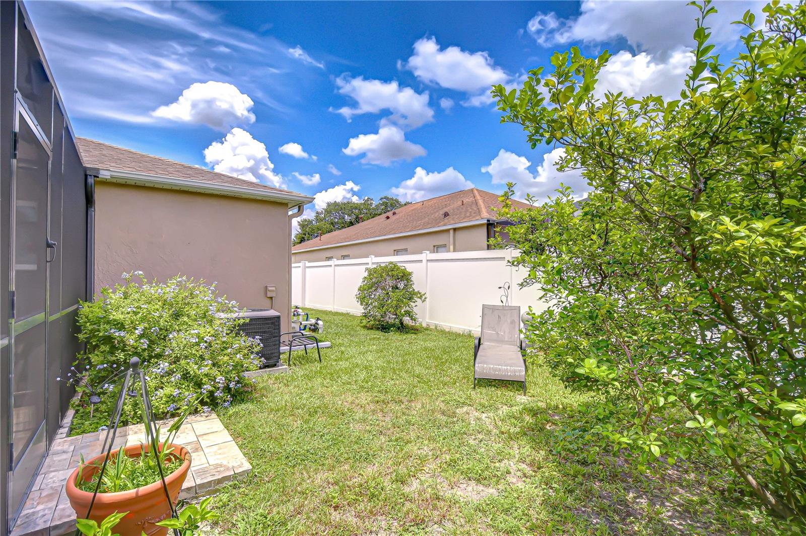 Image 19 of 35 For 24510 Landing Drive