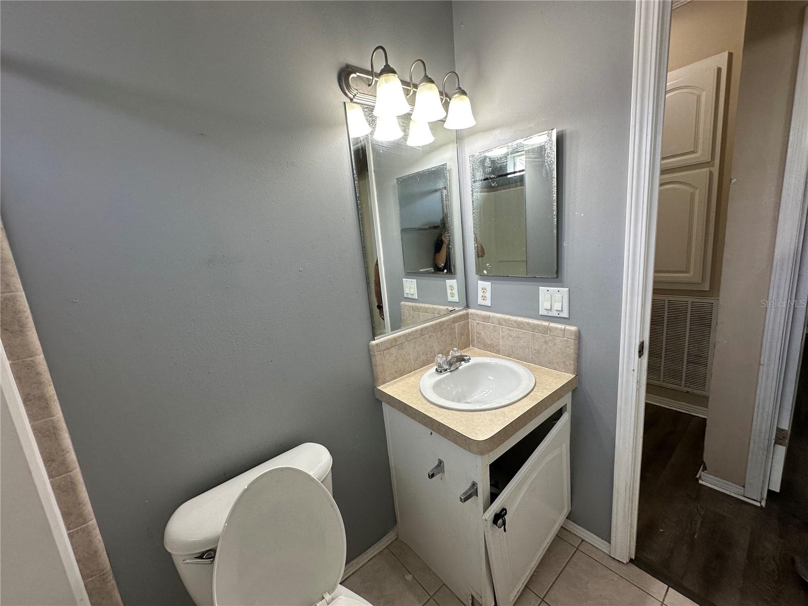 Image 17 of 21 For 12408 Elnora Drive