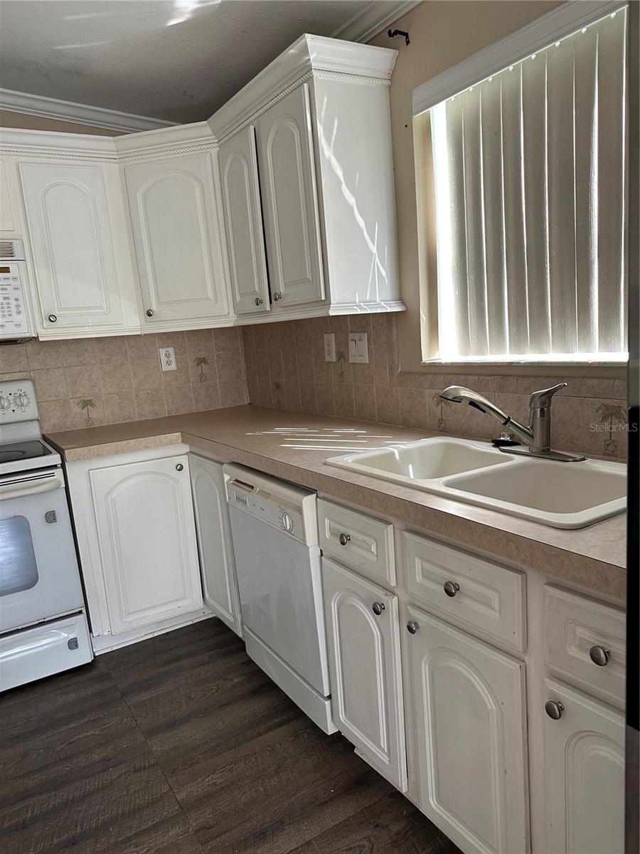 Image 7 of 21 For 12408 Elnora Drive