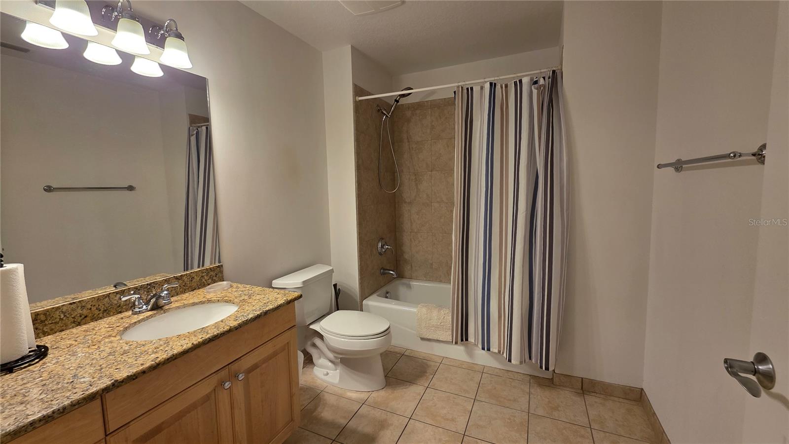 Image 21 of 34 For 628 Cleveland Street 710