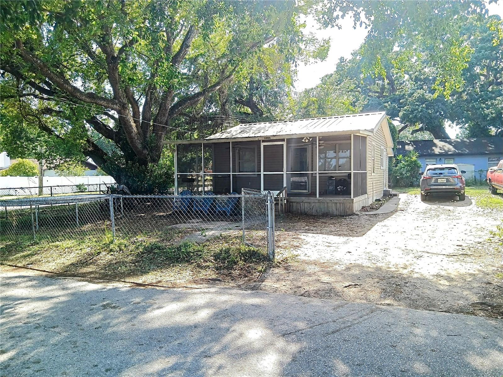 Image 2 of 14 For 5202 Lime Avenue