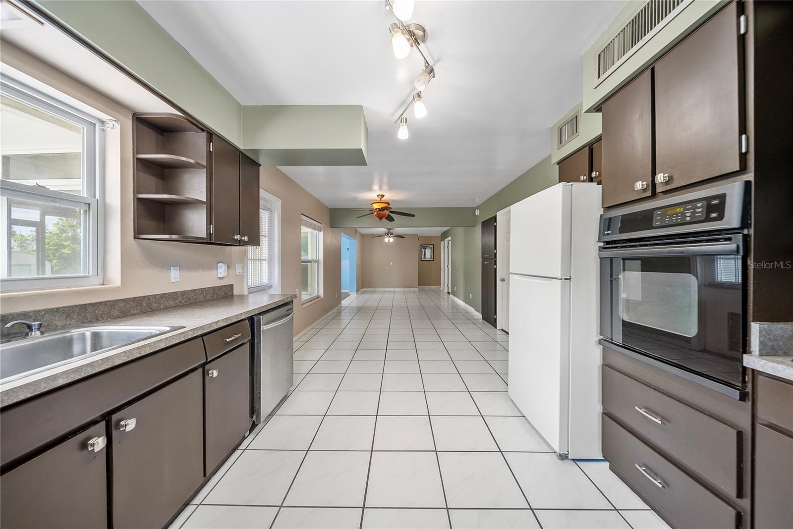 Image 11 of 38 For 806 Hercules Avenue