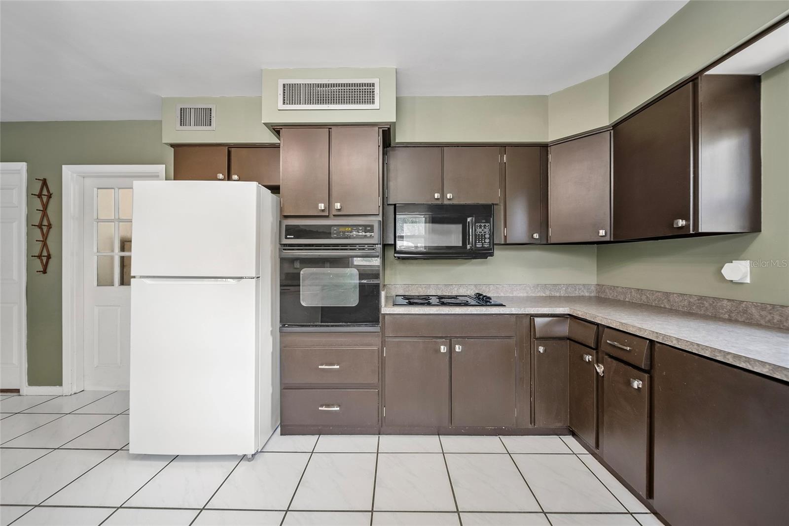 Image 12 of 38 For 806 Hercules Avenue