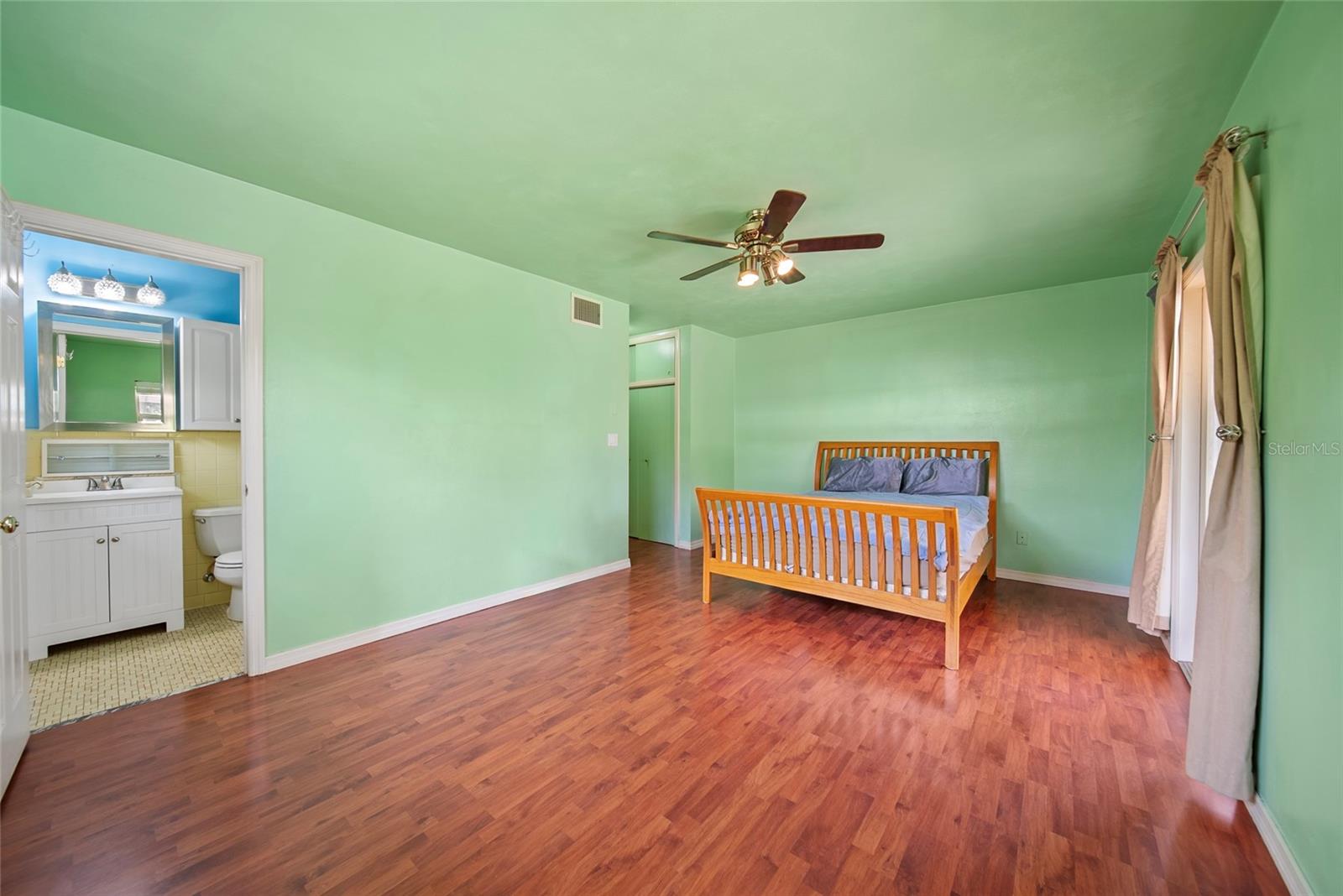 Image 17 of 38 For 806 Hercules Avenue