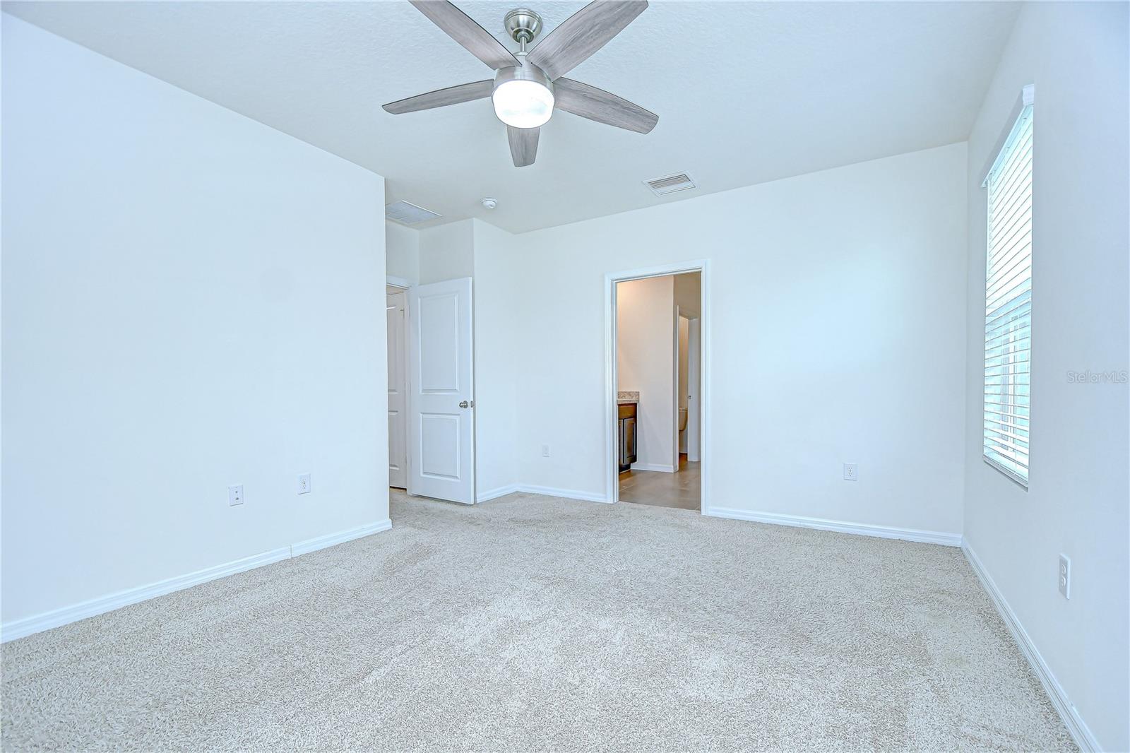 Image 16 of 32 For 1382 Crescent Hoop Way