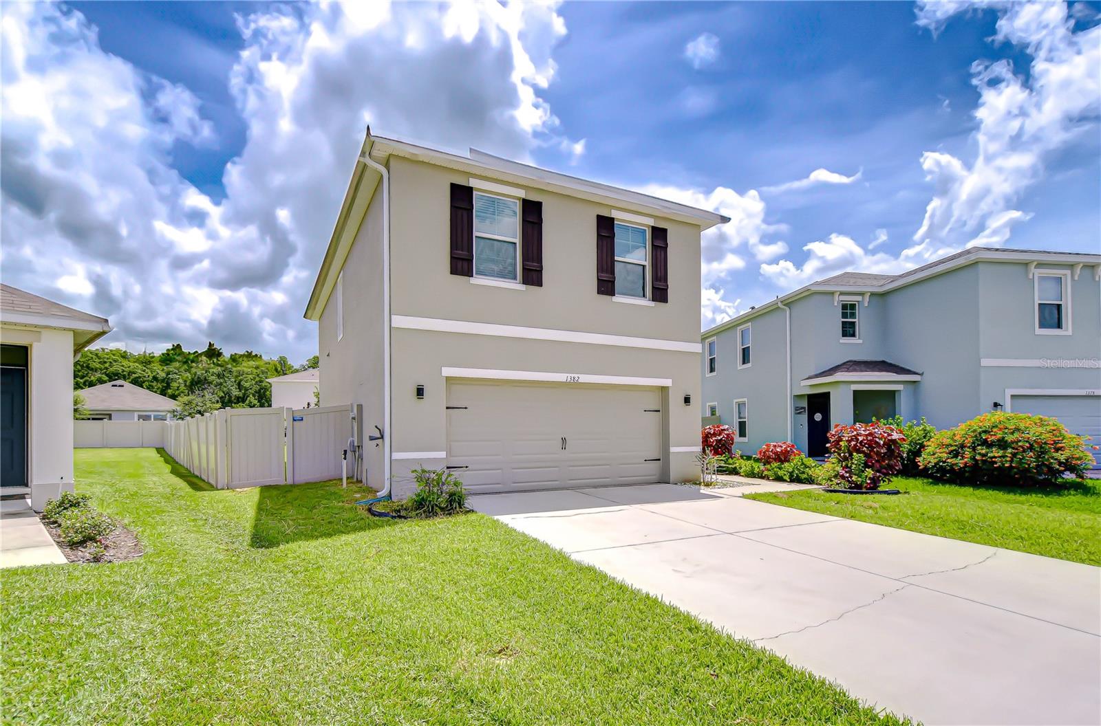 Image 2 of 32 For 1382 Crescent Hoop Way