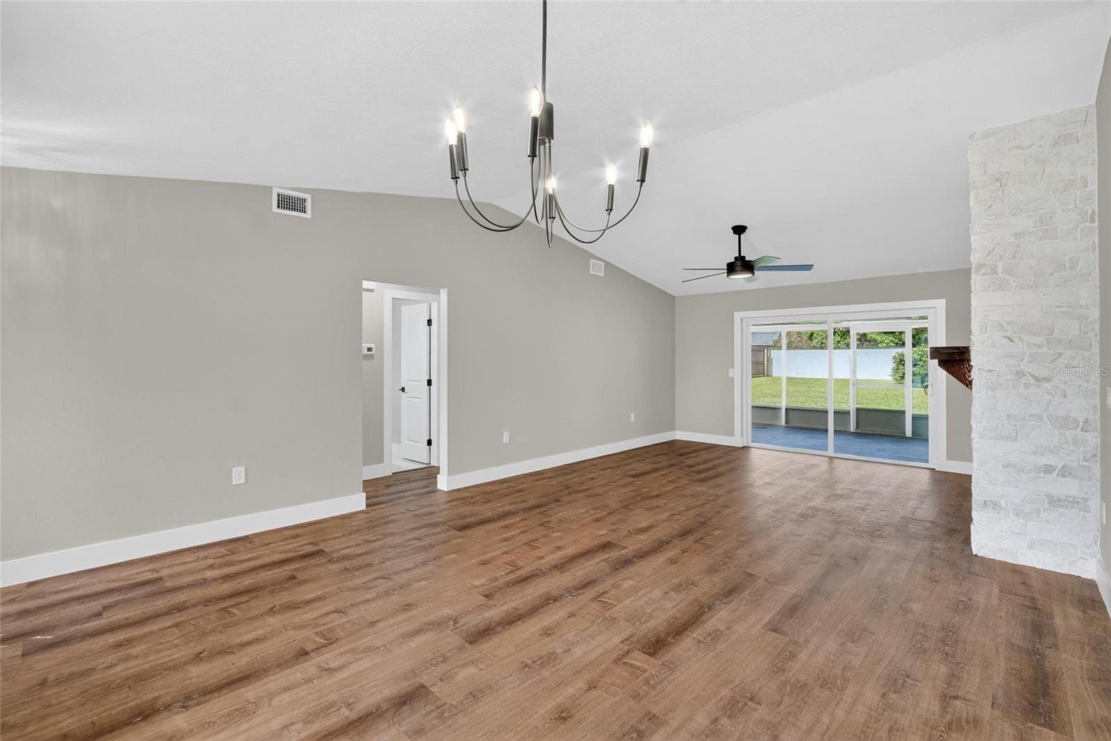 Image 13 of 91 For 747 Stillview Circle