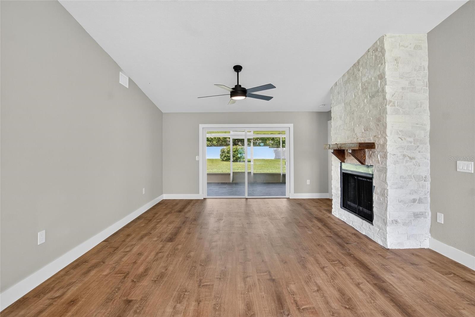 Image 14 of 91 For 747 Stillview Circle