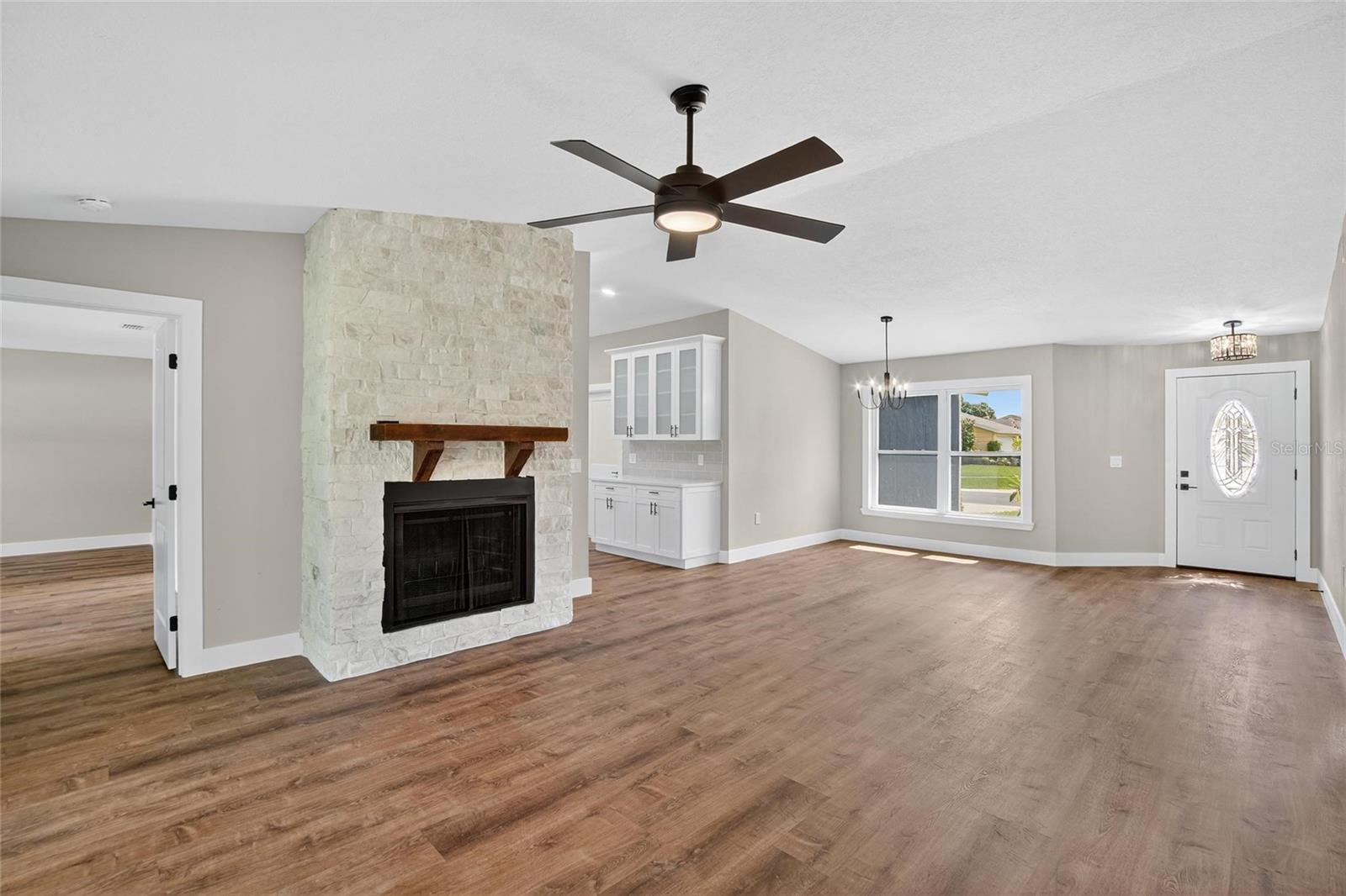 Image 16 of 91 For 747 Stillview Circle