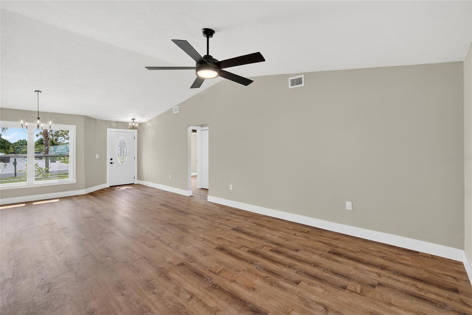 Image 18 of 91 For 747 Stillview Circle